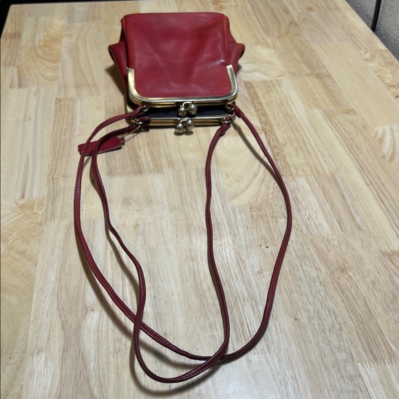 Vintage Chic Red Leather Double Opening Cross Bag - Picture 3 of 13